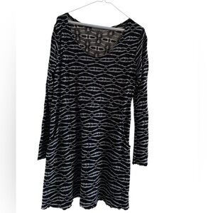 Vine Street Apparel Black and White Long Sleeve Dress